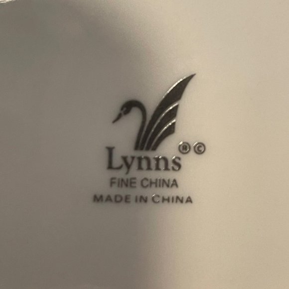 Vintage Lynns Fine China Teacup and Saucer with Gold Tone Spoon - Picture 3 of 12